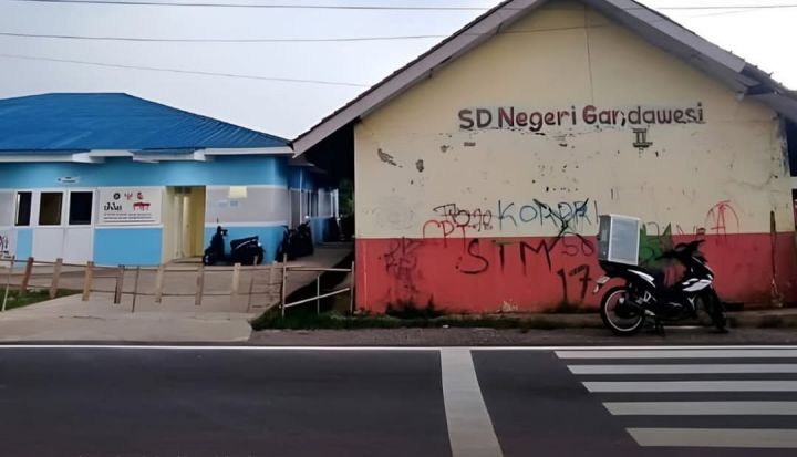SDN Gandawesi II Viral! Sekolah Rusak di Samping Dapur MBG